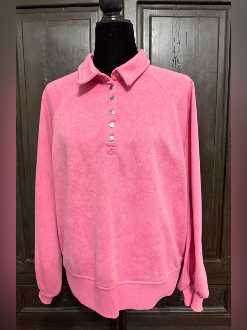 Pink mineral wash/ acid-washed collared pullover sweatshirt with snap button L